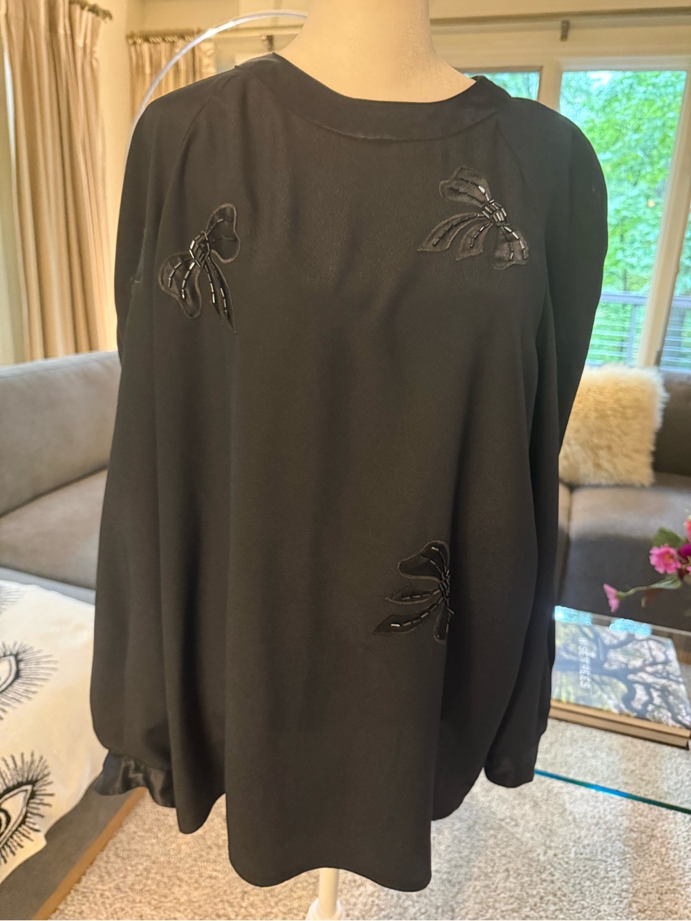 Vintage Nilani Navy Bow-Appliqué Women's Blouse with Long Sleeves